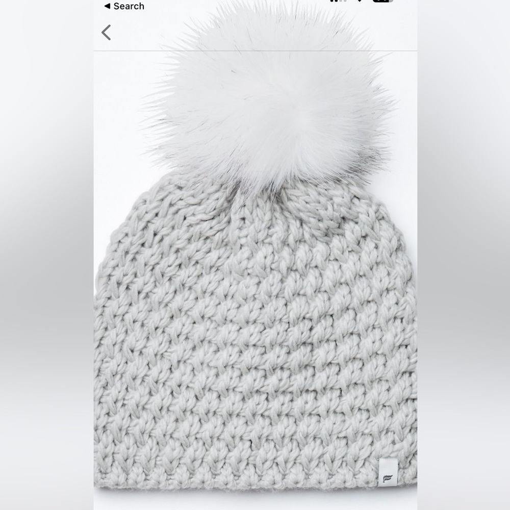 FABLETICS CHUNKY POM BEANIE